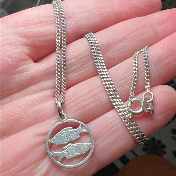 Vintage Sterling Silver Zodiac Horoscope Pisces Fish Pendant Necklace - Picture 1 of 5